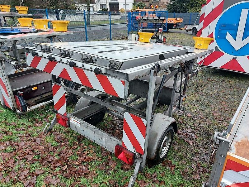 Verkehrsleitanhänger Verkehrssicherungsanhänger Verkehrsleittafel